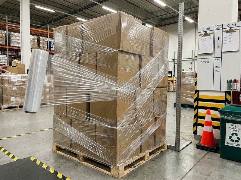 Một pallet cần bao nhiêu màng PE để quấn đủ chắc?
